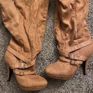 Boots Camel suede knee boots